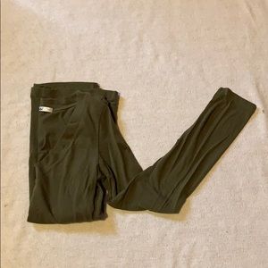 Women’s forest green v-neck long sleeve shirt